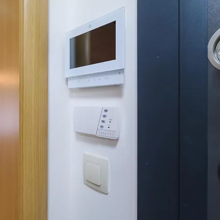 Ldv 13 1-bedroom Free Private Parking Apartment *